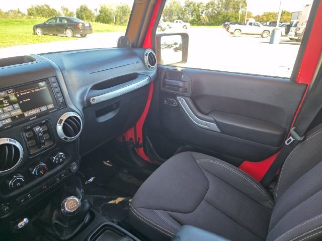 Used 2013 Jeep Wrangler Unlimited Rubicon w/ Dual Top Group AWD/4WD image 30