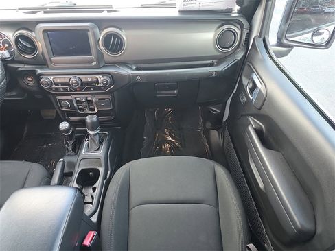 Used 2022 Jeep Gladiator Sport image 14