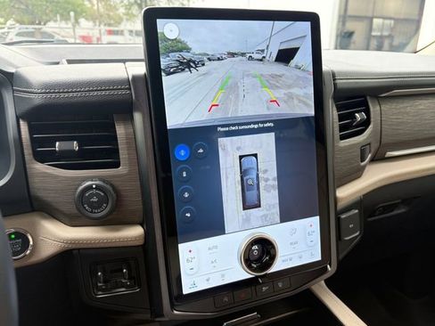 Used 2024 Ford Expedition Max Limited image 11