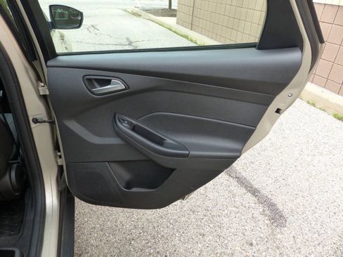 Used 2018 Ford Focus SE FWD image 36
