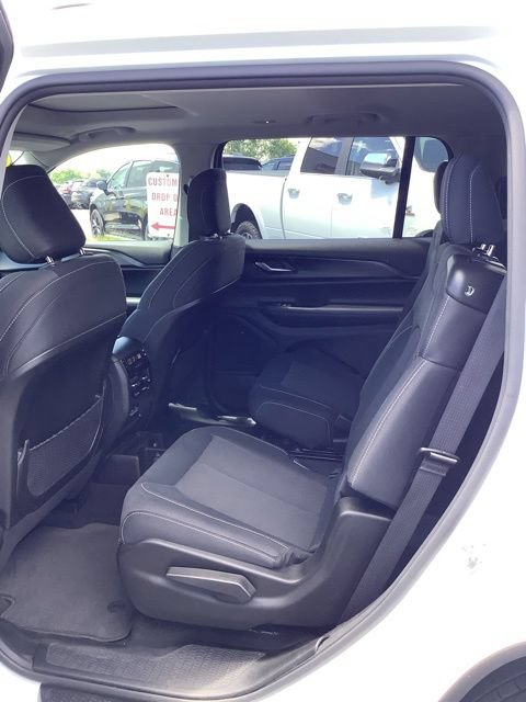 Used 2023 Jeep Grand Cherokee L Laredo w/ Luxury Tech Group I AWD/4WD image 16