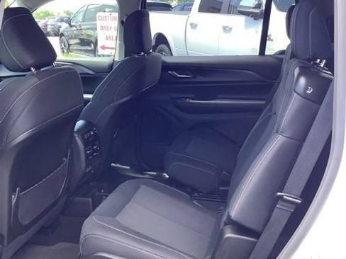 Certified 2023 Jeep Grand Cherokee L Laredo w/ Luxury Tech Group I AWD/4WD image 16