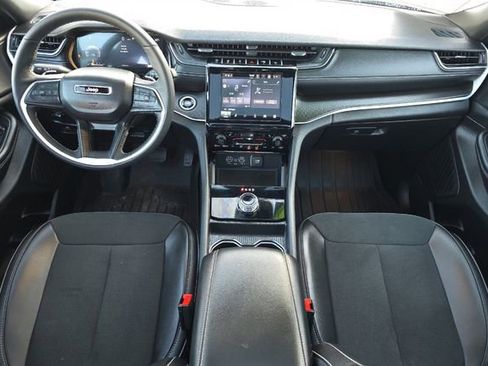 Used 2024 Jeep Grand Cherokee L Altitude image 14