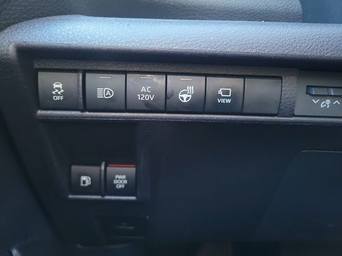 Used 2025 Toyota Sienna Platinum image 18