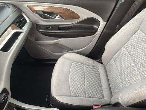 Used 2018 GMC Terrain SLE image 12