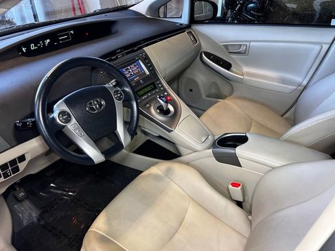 Used 2014 Toyota Prius Four image 15