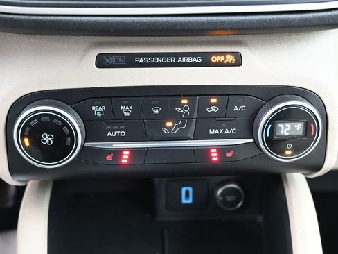 Used 2020 Ford Escape SE image 27