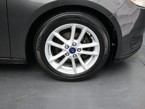 Used 2016 Ford Focus SE w/ Reverse Sensing Package image 14
