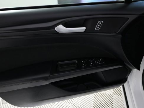 Used 2018 Ford Fusion SE w/ Equipment Group 201A image 15