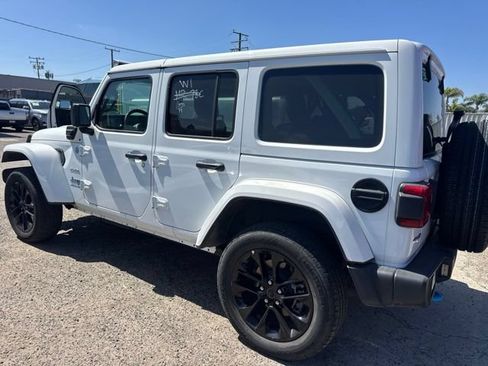 Used 2024 Jeep Wrangler Unlimited Sahara AWD/4WD image 8