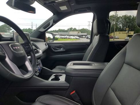 Used 2023 GMC Yukon SLT w/ SLT Luxury Package AWD/4WD image 17