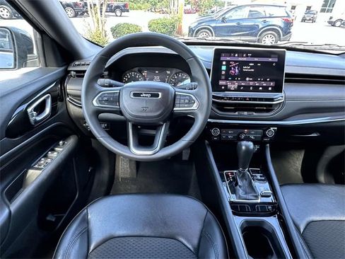 Used 2022 Jeep Compass Altitude w/ Sun and Sound Group image 3