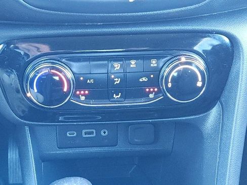 Used 2022 Buick Encore GX Preferred w/ Cold Weather Comfort Package image 34