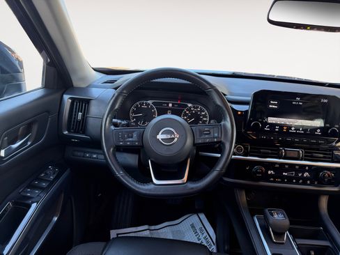 Used 2022 Nissan Pathfinder SL w/ Lighting Package (N92) image 14