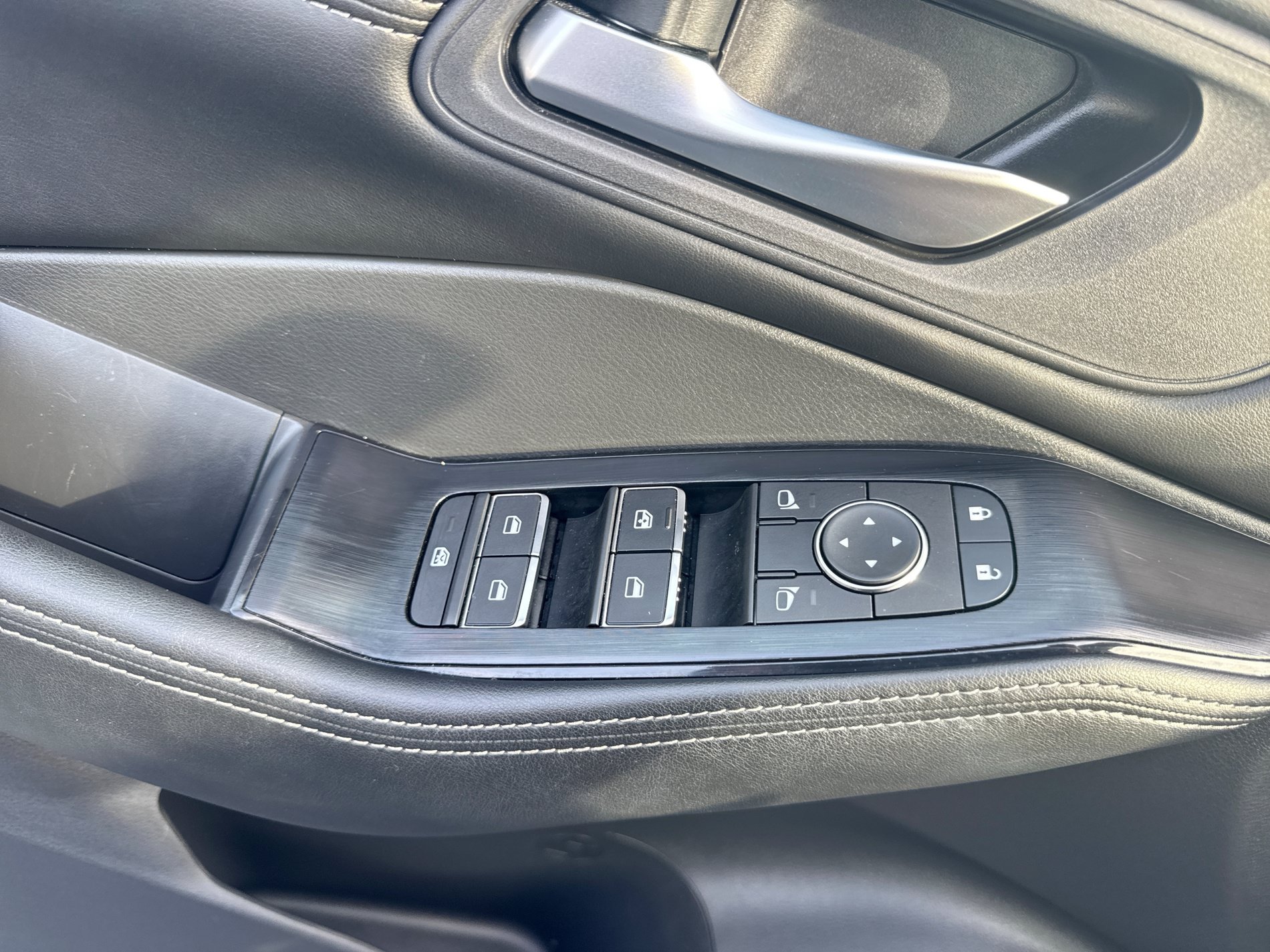 Certified 2026 Nissan Rogue SL FWD image 24