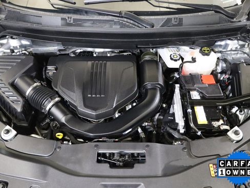 Used 2025 Chevrolet Traverse LT image 14