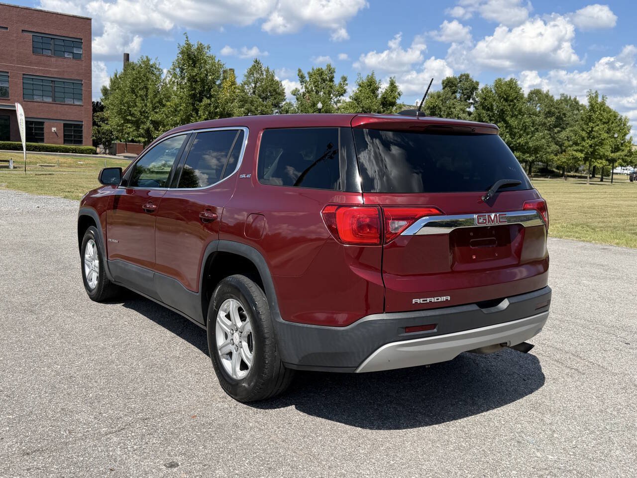Used 2018 GMC Acadia SLE FWD image 10