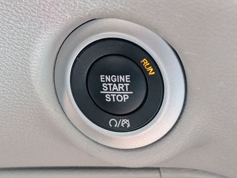 Used 2024 Chrysler Pacifica Touring-L FWD image 26
