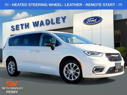Used 2024 Chrysler Pacifica Touring-L