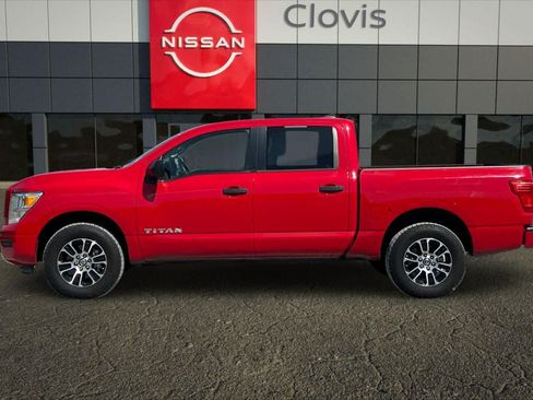 Used 2022 Nissan Titan SV AWD/4WD image 6
