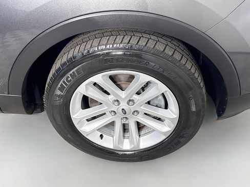 Used 2017 Ford Explorer XLT w/ Equipment Group 202A image 32