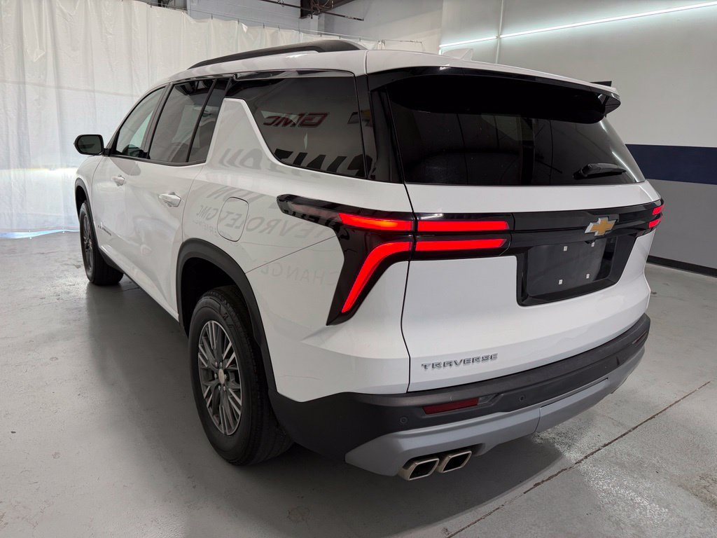 Used 2025 Chevrolet Traverse LT FWD image 23