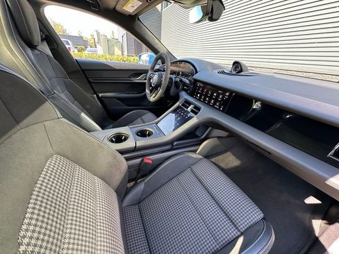 Used 2025 Porsche Taycan 4S image 38