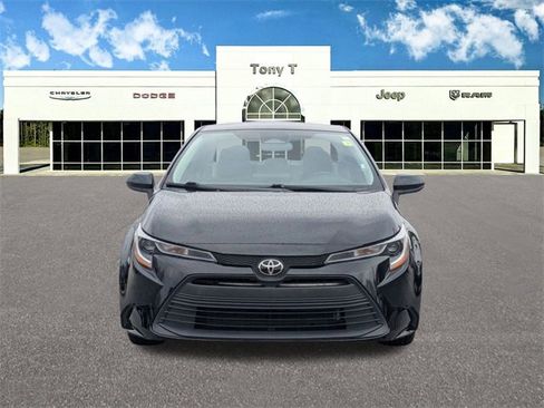 Used 2023 Toyota Corolla LE image 2