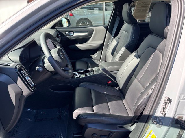Used 2024 Volvo XC40 B5 Plus w/ Climate Package AWD/4WD image 19