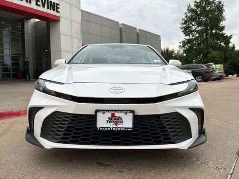 Used 2025 Toyota Camry SE FWD image 3