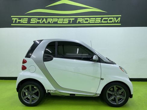 Used 2013 smart fortwo pure image 11