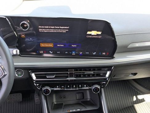 New 2026 Chevrolet Traverse LT w/ LPO, Floor Liner Package FWD image 18