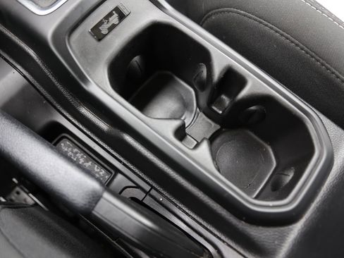 Used 2021 Jeep Wrangler Sport image 30