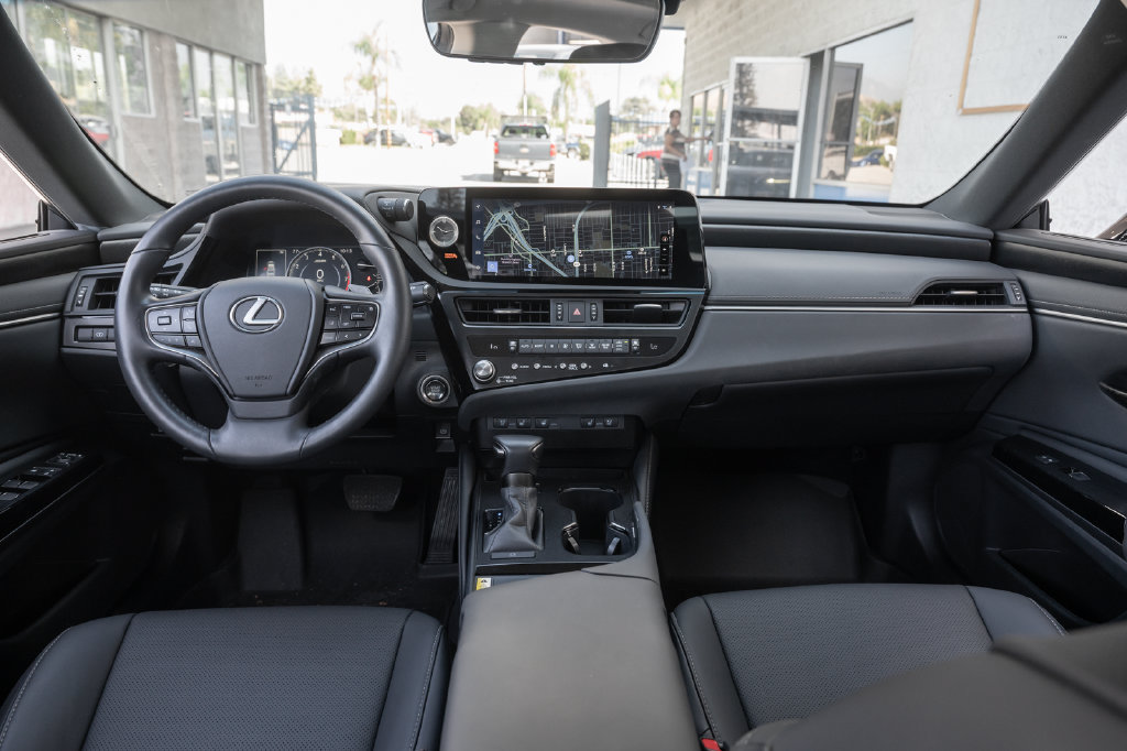 Used 2025 Lexus ES 350 w/ Premium Package FWD image 23