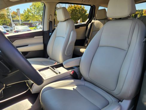Certified 2025 Honda Odyssey EX-L image 8