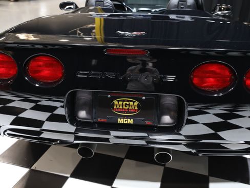 Used 2001 Chevrolet Corvette Convertible w/ Preferred Equipment Group2 RWD image 25