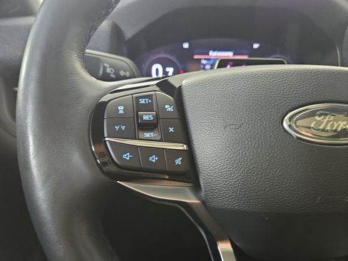 Used 2025 Ford Explorer Platinum w/ LUX Leather Package image 16