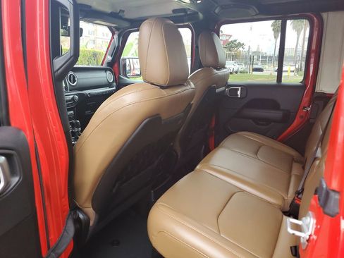 Used 2022 Jeep Wrangler Unlimited Rubicon 4xe w/ Steel Bumper Group image 15