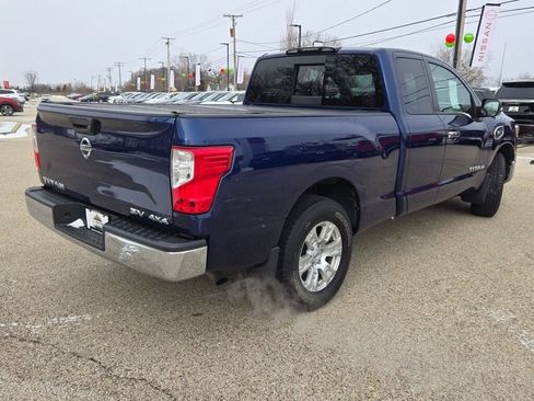 Used 2017 Nissan Titan SV image 13
