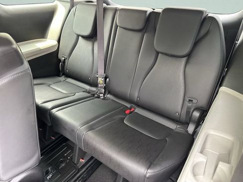 Used 2024 Kia Carnival LX FWD image 20