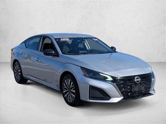 Used 2024 Nissan Altima 2.5 SV video 3