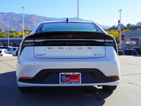 New 2026 Toyota Prius Plug-In Hybrid image 7