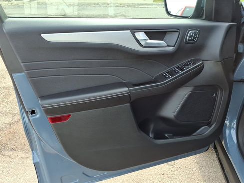 Used 2023 Ford Escape Platinum image 14