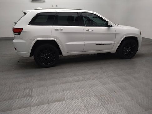 Used 2020 Jeep Grand Cherokee Altitude RWD image 10