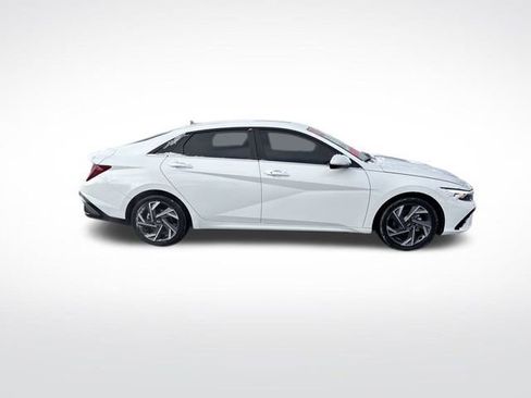 Certified 2025 Hyundai Elantra SEL w/ Cargo Package image 6