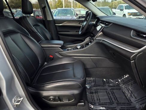 Used 2024 Jeep Grand Cherokee Limited w/ Black Appearance Package image 5