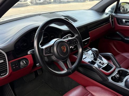 Used 2020 Porsche Cayenne AWD/4WD image 2