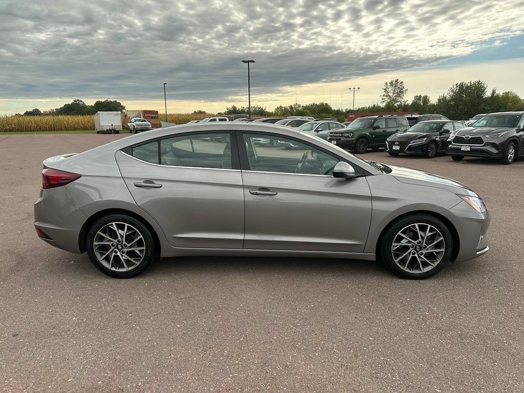 Used 2020 Hyundai Elantra Limited w/ Cargo Package (C1) FWD image 33