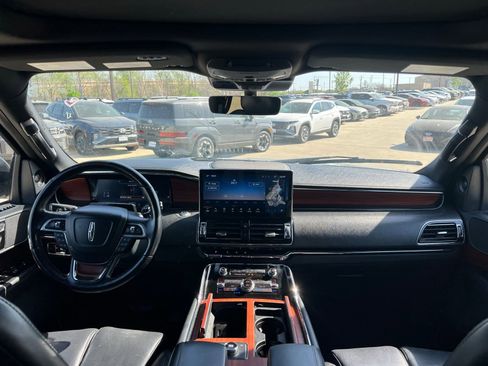 Used 2023 Lincoln Navigator Reserve image 24