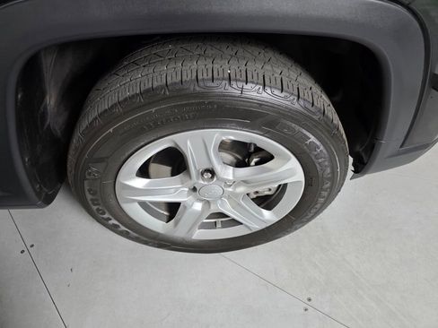 Used 2024 Jeep Compass Sport AWD/4WD image 12